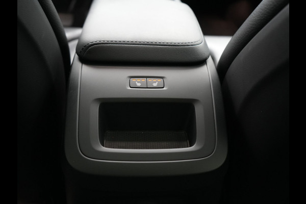 Volvo XC60 T6 AWD Plus Dark PHEV 350pk Dealer O.H. | Panodak | Camera | Lederen Sportstoelen Memory & Verwarmd | Google Assistent | Stuur Verwarmd | Apple Carplay | Keyless | Navigatie | DAB | Cruise Control | Plug In Hybrid |