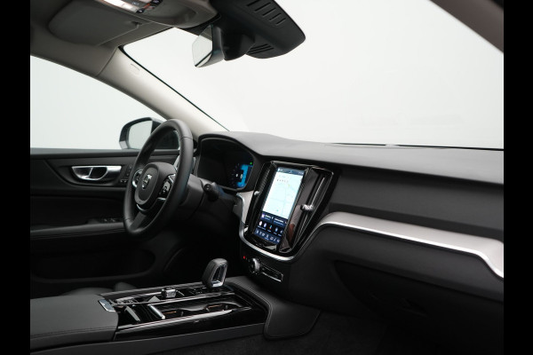 Volvo V60 T6 AWD Plus Dark PHEV 350pk Dealer O.H. | Trekhaak Af Fabriek | Adaptive Cruise | Camera | Harman / Kardon | Lederen Sportstoelen Memory & Verwarmd | Google Assistent | Stuur Verwarmd | Keyless | Apple Carplay | DAB | Plug In Hybrid |