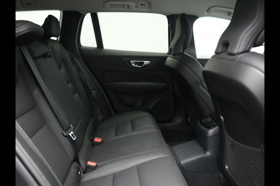 Volvo V60 T6 AWD Plus Dark PHEV 350pk Dealer O.H. | Trekhaak Af Fabriek | Adaptive Cruise | Camera | Harman / Kardon | Lederen Sportstoelen Memory & Verwarmd | Google Assistent | Stuur Verwarmd | Keyless | Apple Carplay | DAB | Plug In Hybrid |