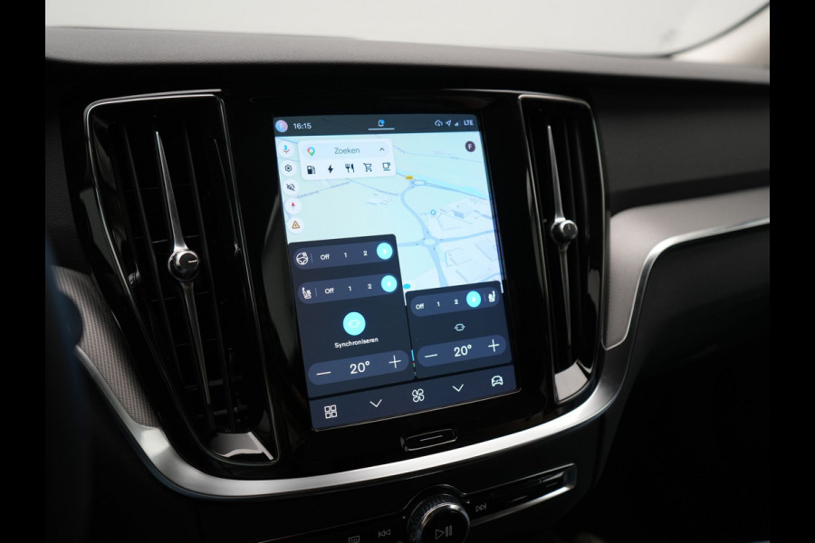 Volvo V60 T6 AWD Plus Dark PHEV 350pk Dealer O.H. | Trekhaak Af Fabriek | Adaptive Cruise | Camera | Harman / Kardon | Lederen Sportstoelen Memory & Verwarmd | Google Assistent | Stuur Verwarmd | Keyless | Apple Carplay | DAB | Plug In Hybrid |