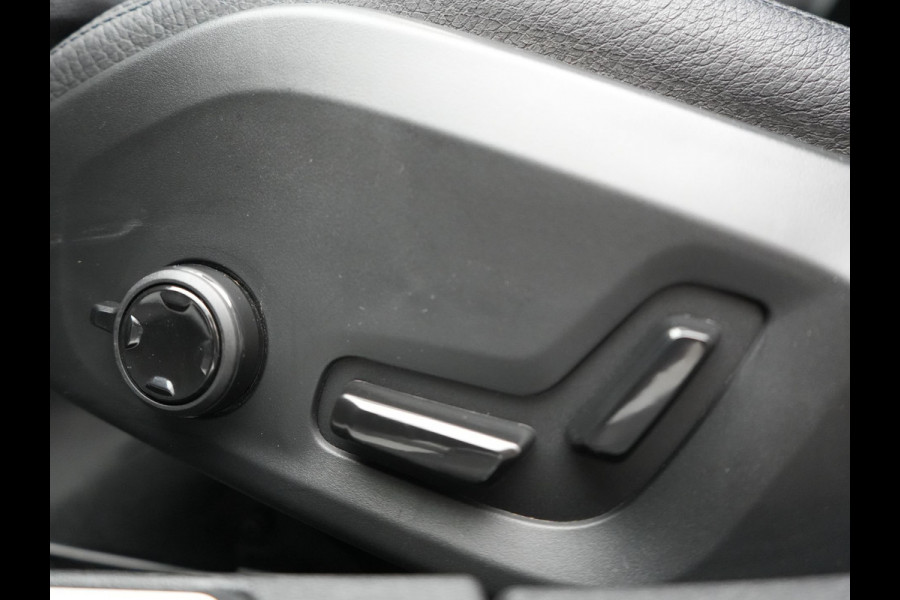 Volvo V60 T6 AWD Plus Dark PHEV 350pk Dealer O.H. | Trekhaak Af Fabriek | Adaptive Cruise | Camera | Harman / Kardon | Lederen Sportstoelen Memory & Verwarmd | Google Assistent | Stuur Verwarmd | Keyless | Apple Carplay | DAB | Plug In Hybrid |