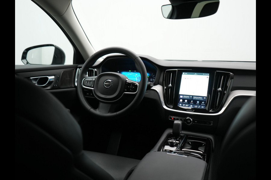 Volvo V60 T6 AWD Plus Dark PHEV 350pk Dealer O.H. | Trekhaak Af Fabriek | Adaptive Cruise | Camera | Harman / Kardon | Lederen Sportstoelen Memory & Verwarmd | Google Assistent | Stuur Verwarmd | Keyless | Apple Carplay | DAB | Plug In Hybrid |