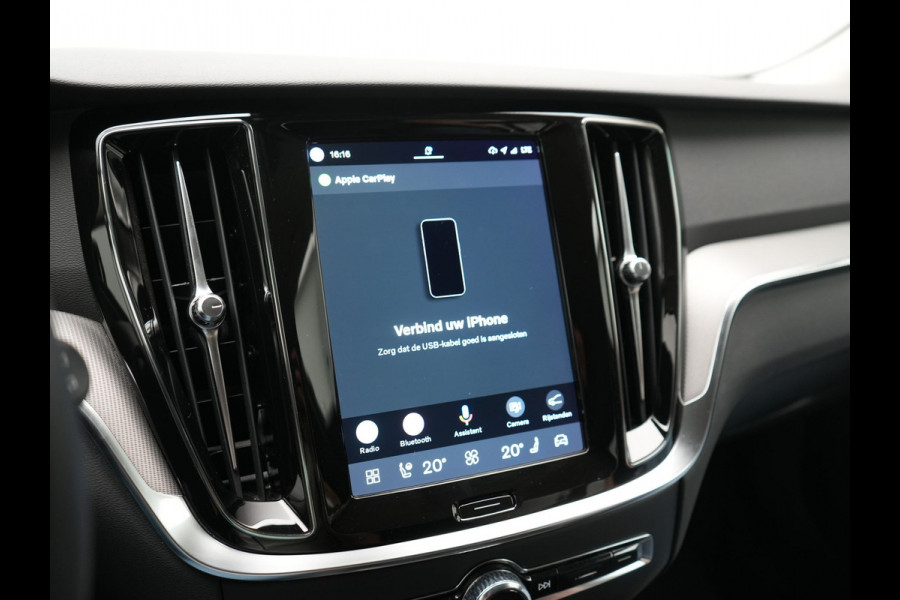 Volvo V60 T6 AWD Plus Dark PHEV 350pk Dealer O.H. | Trekhaak Af Fabriek | Adaptive Cruise | Camera | Harman / Kardon | Lederen Sportstoelen Memory & Verwarmd | Google Assistent | Stuur Verwarmd | Keyless | Apple Carplay | DAB | Plug In Hybrid |