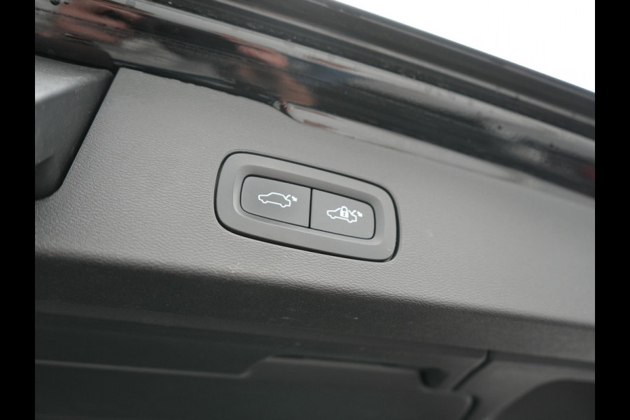 Volvo V60 T6 AWD Plus Dark PHEV 350pk Dealer O.H. | Trekhaak Af Fabriek | Adaptive Cruise | Camera | Harman / Kardon | Lederen Sportstoelen Memory & Verwarmd | Google Assistent | Stuur Verwarmd | Keyless | Apple Carplay | DAB | Plug In Hybrid |