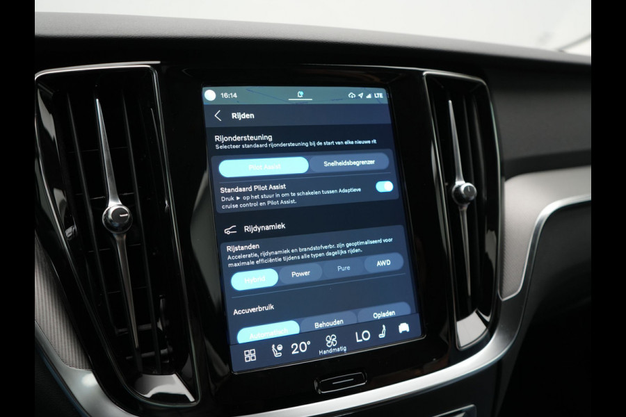 Volvo V60 T6 AWD Plus Dark PHEV 350pk Dealer O.H. | Trekhaak Af Fabriek | Adaptive Cruise | Camera | Harman / Kardon | Lederen Sportstoelen Memory & Verwarmd | Google Assistent | Stuur Verwarmd | Keyless | Apple Carplay | DAB | Plug In Hybrid |