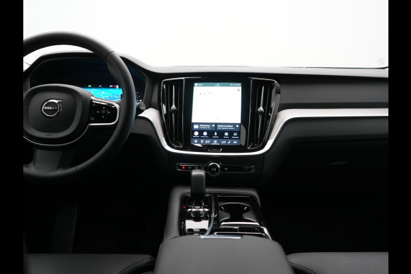 Volvo V60 T6 AWD Plus Dark PHEV 350pk Dealer O.H. | Trekhaak Af Fabriek | Adaptive Cruise | Camera | Harman / Kardon | Lederen Sportstoelen Memory & Verwarmd | Google Assistent | Stuur Verwarmd | Keyless | Apple Carplay | DAB | Plug In Hybrid |