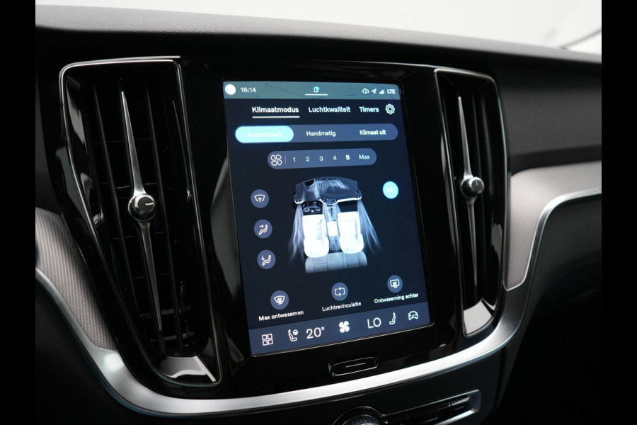 Volvo V60 T6 AWD Plus Dark PHEV 350pk Dealer O.H. | Trekhaak Af Fabriek | Adaptive Cruise | Camera | Harman / Kardon | Lederen Sportstoelen Memory & Verwarmd | Google Assistent | Stuur Verwarmd | Keyless | Apple Carplay | DAB | Plug In Hybrid |