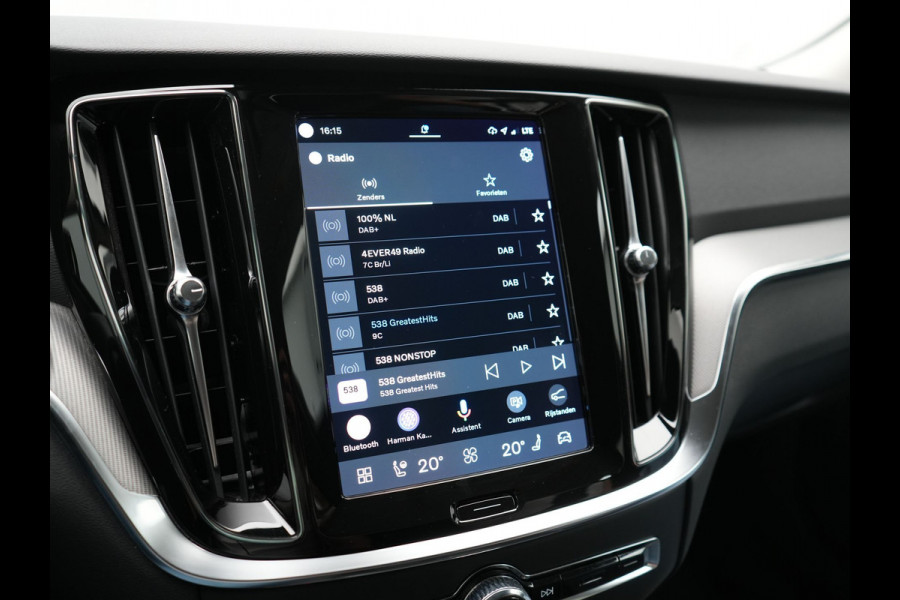 Volvo V60 T6 AWD Plus Dark PHEV 350pk Dealer O.H. | Trekhaak Af Fabriek | Adaptive Cruise | Camera | Harman / Kardon | Lederen Sportstoelen Memory & Verwarmd | Google Assistent | Stuur Verwarmd | Keyless | Apple Carplay | DAB | Plug In Hybrid |