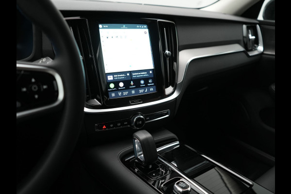 Volvo V60 T6 AWD Plus Dark PHEV 350pk Dealer O.H. | Trekhaak Af Fabriek | Adaptive Cruise | Camera | Harman / Kardon | Lederen Sportstoelen Memory & Verwarmd | Google Assistent | Stuur Verwarmd | Keyless | Apple Carplay | DAB | Plug In Hybrid |