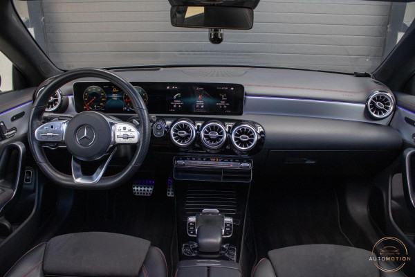 Mercedes-Benz CLA-Klasse 180 Premium Plus AMG PANO MEMORY HUD STOELVERWARMING CAMERA DIFFUSER BURMESTER