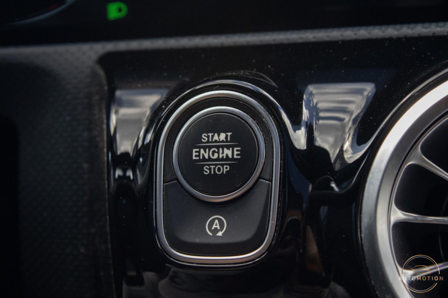 Mercedes-Benz CLA-Klasse 180 Premium Plus AMG PANO MEMORY HUD STOELVERWARMING CAMERA DIFFUSER BURMESTER