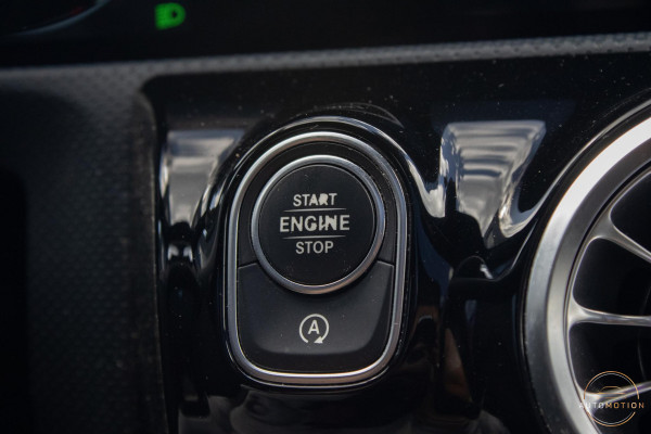 Mercedes-Benz CLA-Klasse 180 Premium Plus AMG PANO MEMORY HUD STOELVERWARMING CAMERA DIFFUSER BURMESTER