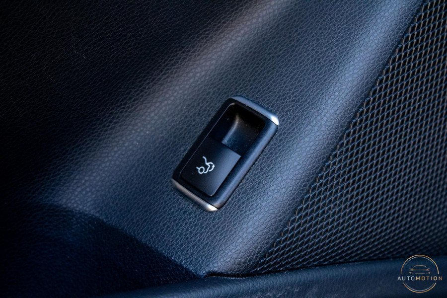 Mercedes-Benz CLA-Klasse 180 Buss AMG PANO CAMERA CARPLAY LED