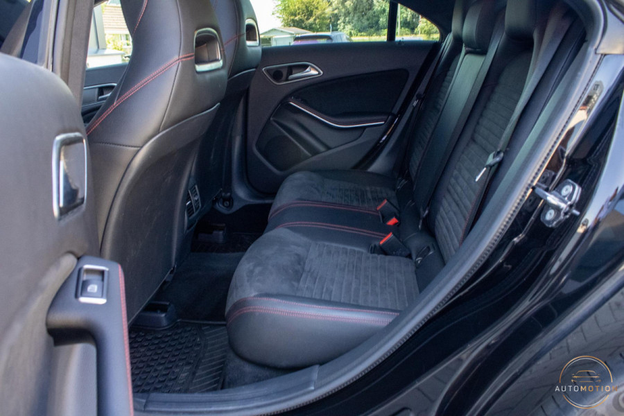 Mercedes-Benz CLA-Klasse 180 Buss AMG PANO CAMERA CARPLAY LED