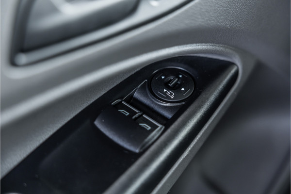 Ford Transit Connect 1.5 EcoBlue 120 PK L2 | CarPlay | Camera | Navigatie | Stoelverwarming | DAB | MF Stuur | Euro 6 | Nieuwe APK