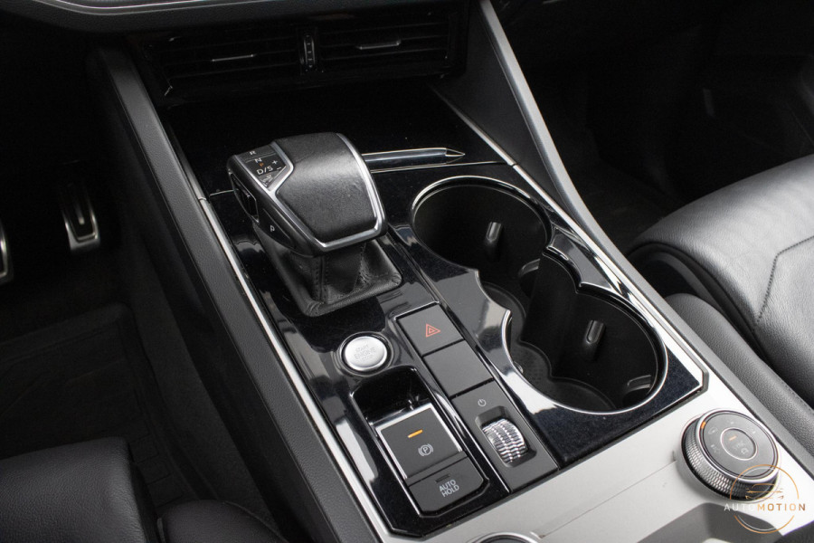 Volkswagen Touareg 3.0 TSi eHybrid 4MOTION R Trekhaak Luchtvering Camera Nightvision