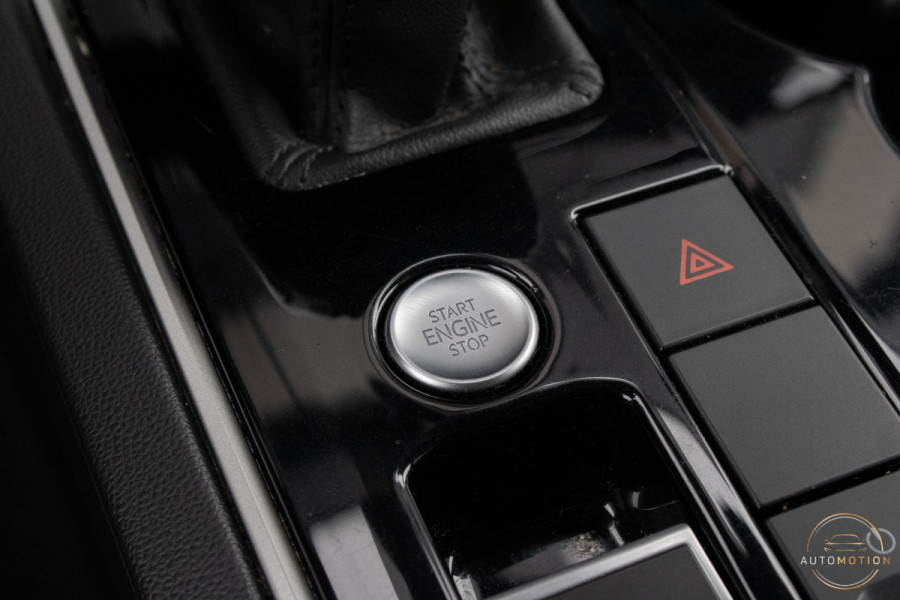 Volkswagen Touareg 3.0 TSi eHybrid 4MOTION R Trekhaak Luchtvering Camera Nightvision