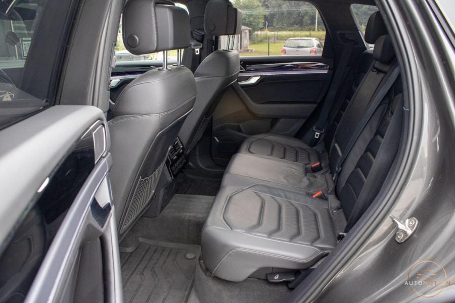 Volkswagen Touareg 3.0 TSi eHybrid 4MOTION R Trekhaak Luchtvering Camera Nightvision
