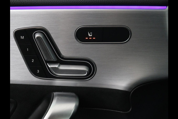 Mercedes-Benz A-Klasse 200 AMG Business Solution Aut. | Pano | LED | Half sfeerverlichting | Sfeerverlichting | Elec. Stoelen | Stoelverwarming | Virtual Display | Navi | Camera | Trekaak | Carplay