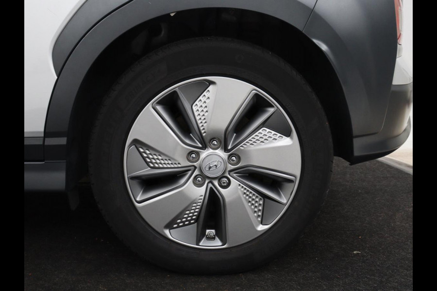 Hyundai Kona EV Fashion Design 64 kWh | SOH 94.6% | Leder | Head-up | Trekhaak | Adaptive cruise | Carplay | Stoelverwarming | Krell Sound | Dodehoek detectie |
