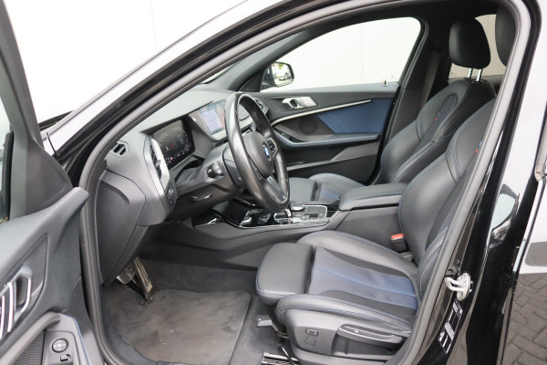 BMW 1-serie 118i 140PK Automaat Executive Edition M-Sport Sportstoelen/Parkeerhulp/Navigatie/Cruise-control