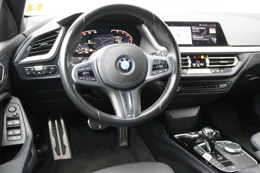 BMW 1-serie 118i 140PK Automaat Executive Edition M-Sport Sportstoelen/Parkeerhulp/Navigatie/Cruise-control