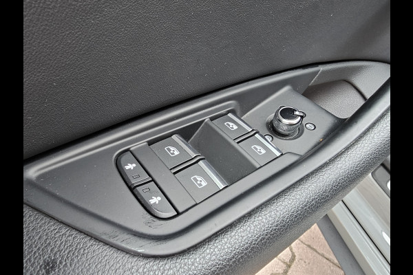 Audi A5 Sportback 35 TFSI Sport S-line edition | LED | Zwart optiek | Trekhaak | Sportstoelen | PDC | Keyless | Navi | Elek. achterklep | Afgevlakt stuur |