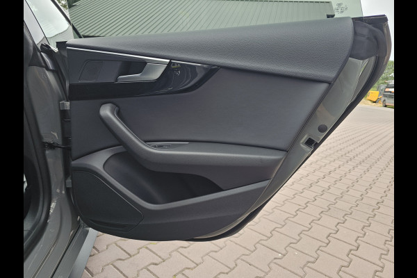 Audi A5 Sportback 35 TFSI Sport S-line edition | LED | Zwart optiek | Trekhaak | Sportstoelen | PDC | Keyless | Navi | Elek. achterklep | Afgevlakt stuur |