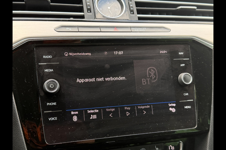 Volkswagen Passat Variant BWJ 2018 | 1.4 TSI 150PK ACT Highline Bus. R AUTOMAAT | AGR | LEER/ALCANTARA | CAMERA A | STOELVERW | DIGI DASH | CARPLAY | CLIMA | NAVI |