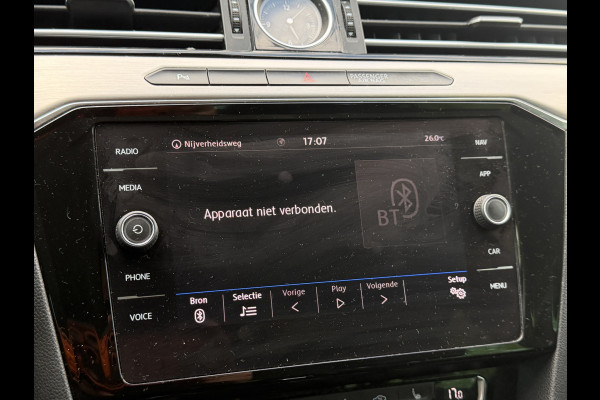 Volkswagen Passat Variant BWJ 2018 | 1.4 TSI 150PK ACT Highline Bus. R AUTOMAAT | AGR | LEER/ALCANTARA | CAMERA A | STOELVERW | DIGI DASH | CARPLAY | CLIMA | NAVI |