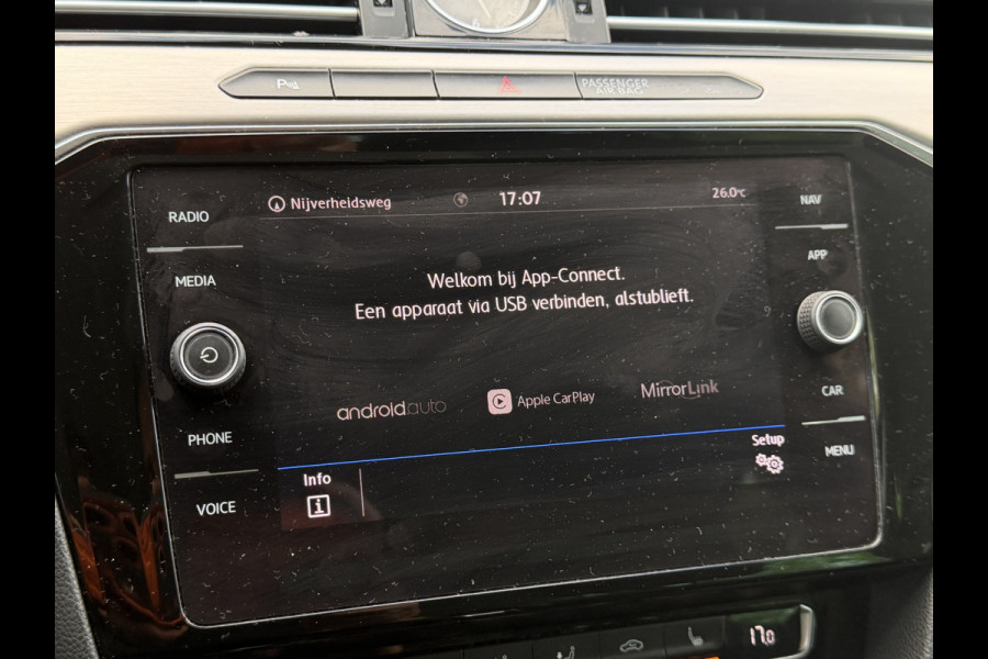 Volkswagen Passat Variant BWJ 2018 | 1.4 TSI 150PK ACT Highline Bus. R AUTOMAAT | AGR | LEER/ALCANTARA | CAMERA A | STOELVERW | DIGI DASH | CARPLAY | CLIMA | NAVI |