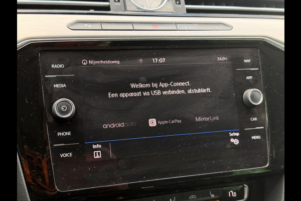 Volkswagen Passat Variant BWJ 2018 | 1.4 TSI 150PK ACT Highline Bus. R AUTOMAAT | AGR | LEER/ALCANTARA | CAMERA A | STOELVERW | DIGI DASH | CARPLAY | CLIMA | NAVI |