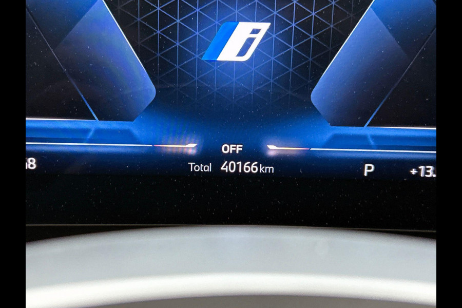 BMW X1 xDrive25e Plug-In Hybrid PANORAMADAK | EL. BED. STOEL | MASSAGE | AD-LED