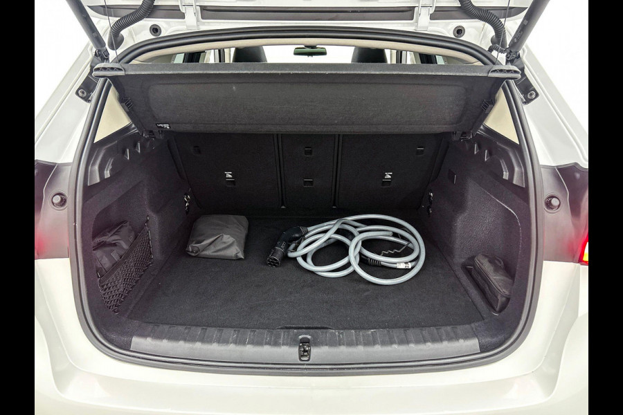 BMW X1 xDrive25e Plug-In Hybrid PANORAMADAK | EL. BED. STOEL | MASSAGE | AD-LED