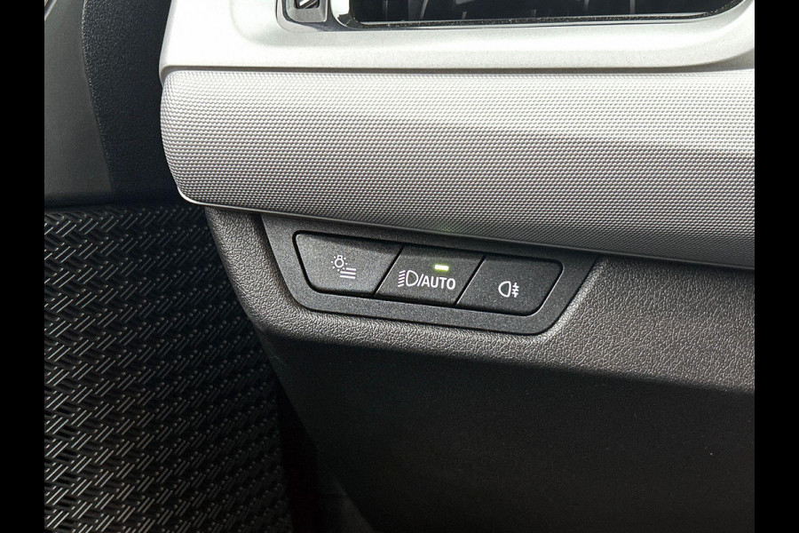 BMW X1 xDrive25e Plug-In Hybrid PANORAMADAK | EL. BED. STOEL | MASSAGE | AD-LED
