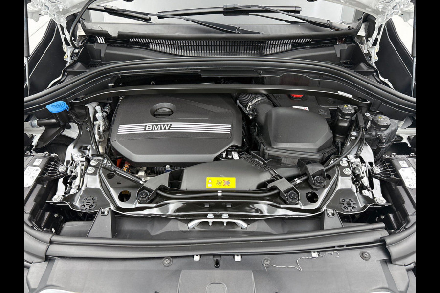 BMW X1 xDrive25e Plug-In Hybrid PANORAMADAK | EL. BED. STOEL | MASSAGE | AD-LED