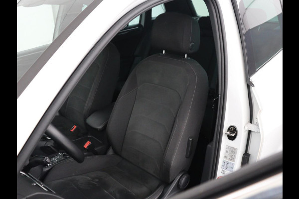 Volkswagen Tiguan 1.4 TSI 150PK Aut. 4Motion Highline Business R | R-Line | Pano | Navi | Virtual Display | Stoelverwarming | Camera | Trekhaak | Climate Control | DAB+ | Carplay