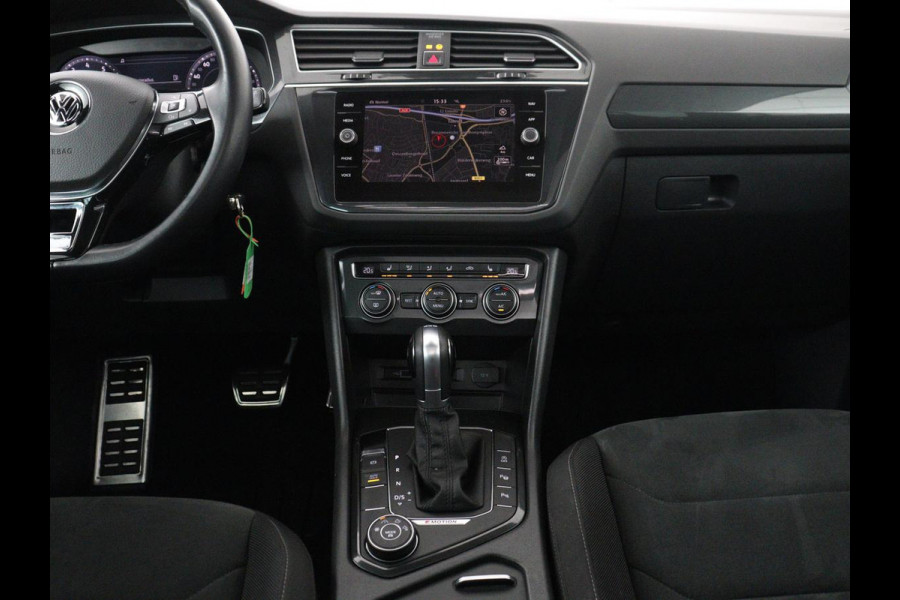 Volkswagen Tiguan 1.4 TSI 150PK Aut. 4Motion Highline Business R | R-Line | Pano | Navi | Virtual Display | Stoelverwarming | Camera | Trekhaak | Climate Control | DAB+ | Carplay