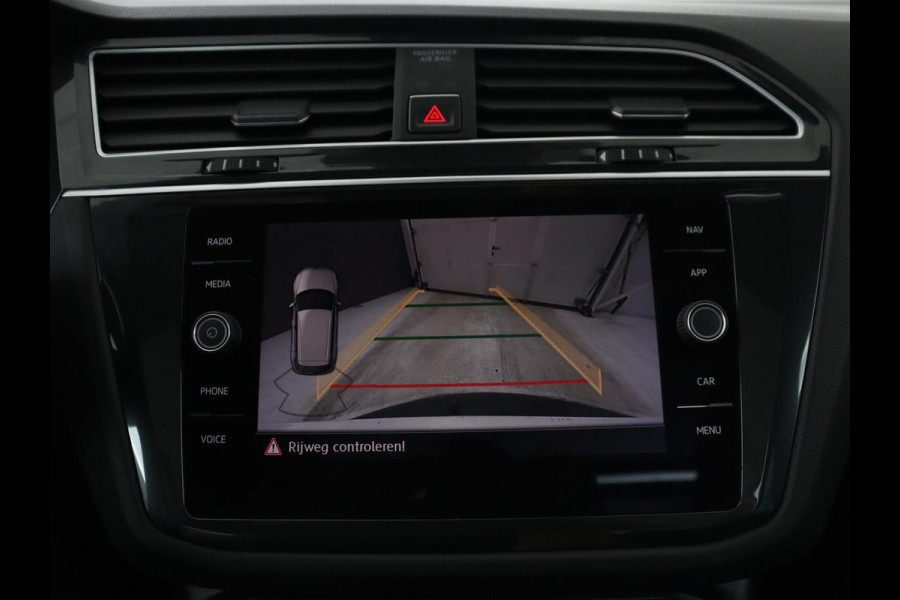 Volkswagen Tiguan 1.4 TSI 150PK Aut. 4Motion Highline Business R | R-Line | Pano | Navi | Virtual Display | Stoelverwarming | Camera | Trekhaak | Climate Control | DAB+ | Carplay