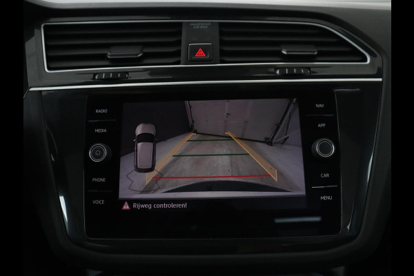Volkswagen Tiguan 1.4 TSI 150PK Aut. 4Motion Highline Business R | R-Line | Pano | Navi | Virtual Display | Stoelverwarming | Camera | Trekhaak | Climate Control | DAB+ | Carplay