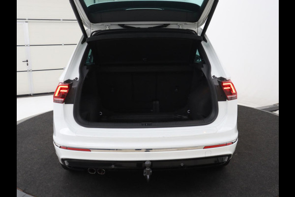 Volkswagen Tiguan 1.4 TSI 150PK Aut. 4Motion Highline Business R | R-Line | Pano | Navi | Virtual Display | Stoelverwarming | Camera | Trekhaak | Climate Control | DAB+ | Carplay