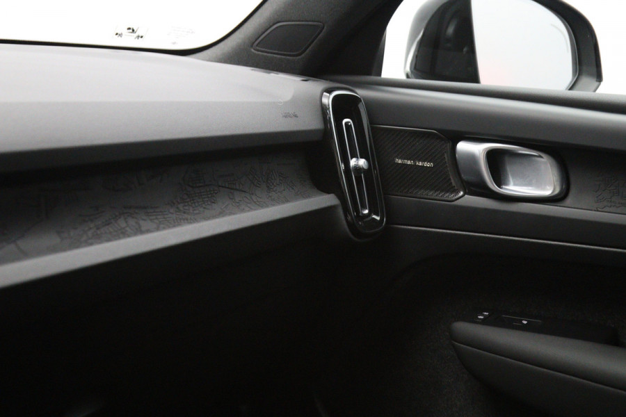Volvo XC40 Recharge Twin Ultimate 82 kWh 408 PK, Trekhaak, Panoramadak, Harman/kardon, 360 Camera, 4X Stoelverwarming