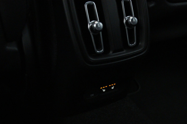 Volvo XC40 Recharge Twin Ultimate 82 kWh 408 PK, Trekhaak, Panoramadak, Harman/kardon, 360 Camera, 4X Stoelverwarming