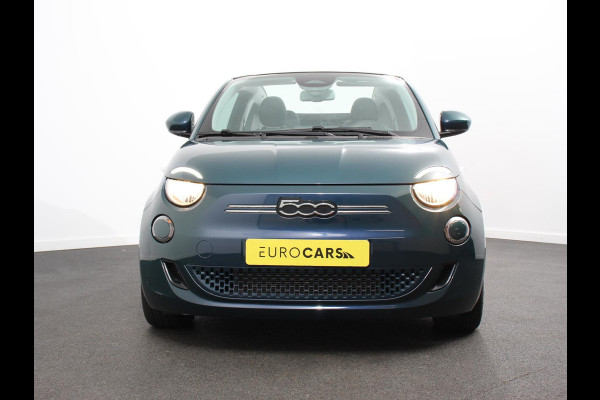 Fiat 500E Berline 42 kWh Automaat Climate control Cruise control Achteruitrijcamera Led Navigatie Apple Carplay/ Android Auto Lichtmetalen velgen Stoelverwarming
