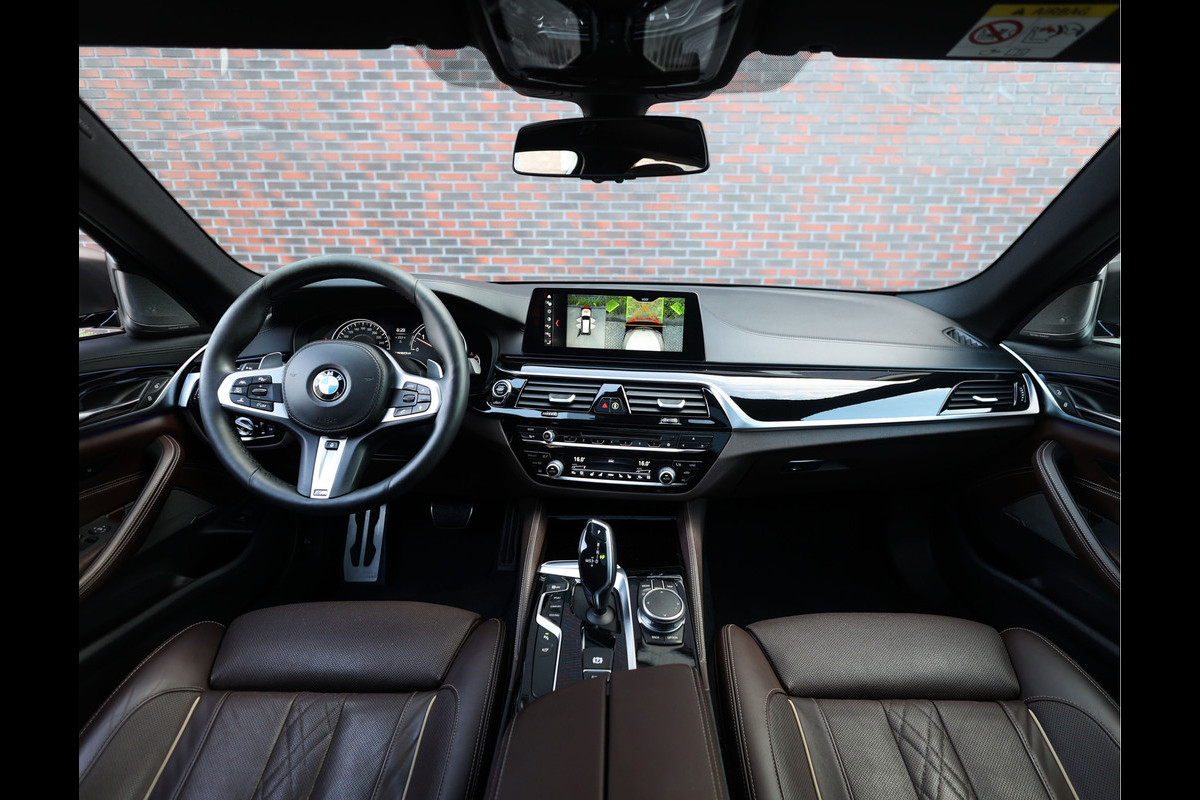BMW 5 Serie Touring M550d xDrive | Pano - Trekhaak - HUD