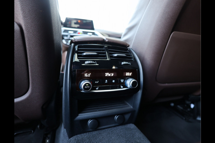 BMW 5 Serie Touring M550d xDrive | Pano - Trekhaak - HUD