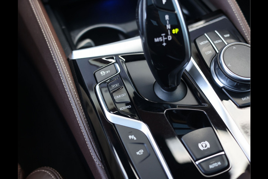BMW 5 Serie Touring M550d xDrive | Pano - Trekhaak - HUD