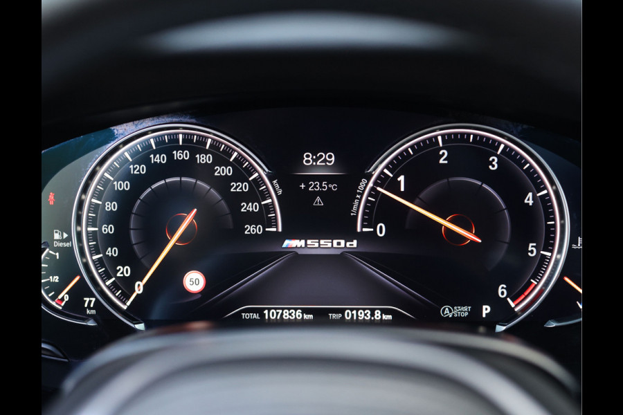 BMW 5 Serie Touring M550d xDrive | Pano - Trekhaak - HUD