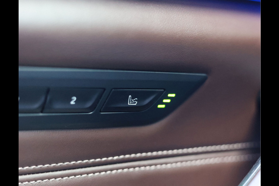 BMW 5 Serie Touring M550d xDrive | Pano - Trekhaak - HUD
