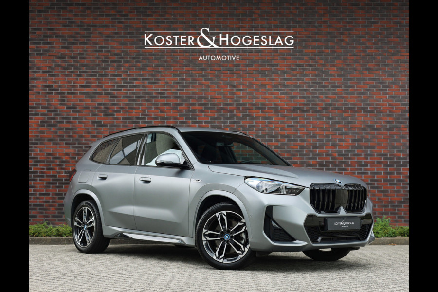 BMW X1 30e xDrive | M onderstel - Sportstoelen - Direct rijden!